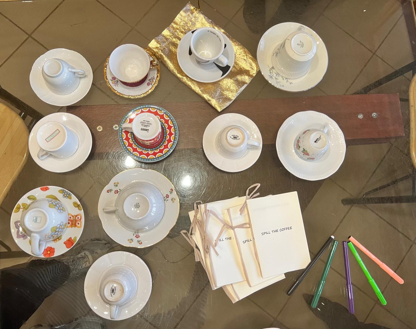 Tazzine e quaderni del laboratorio Spill the Coffee
